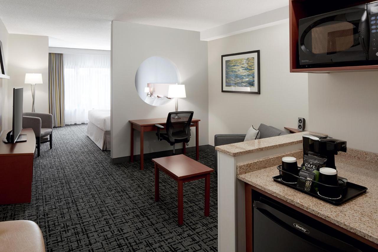 Fairfield Inn & Suites By Marriott Montreal Airport Dorval Kültér fotó